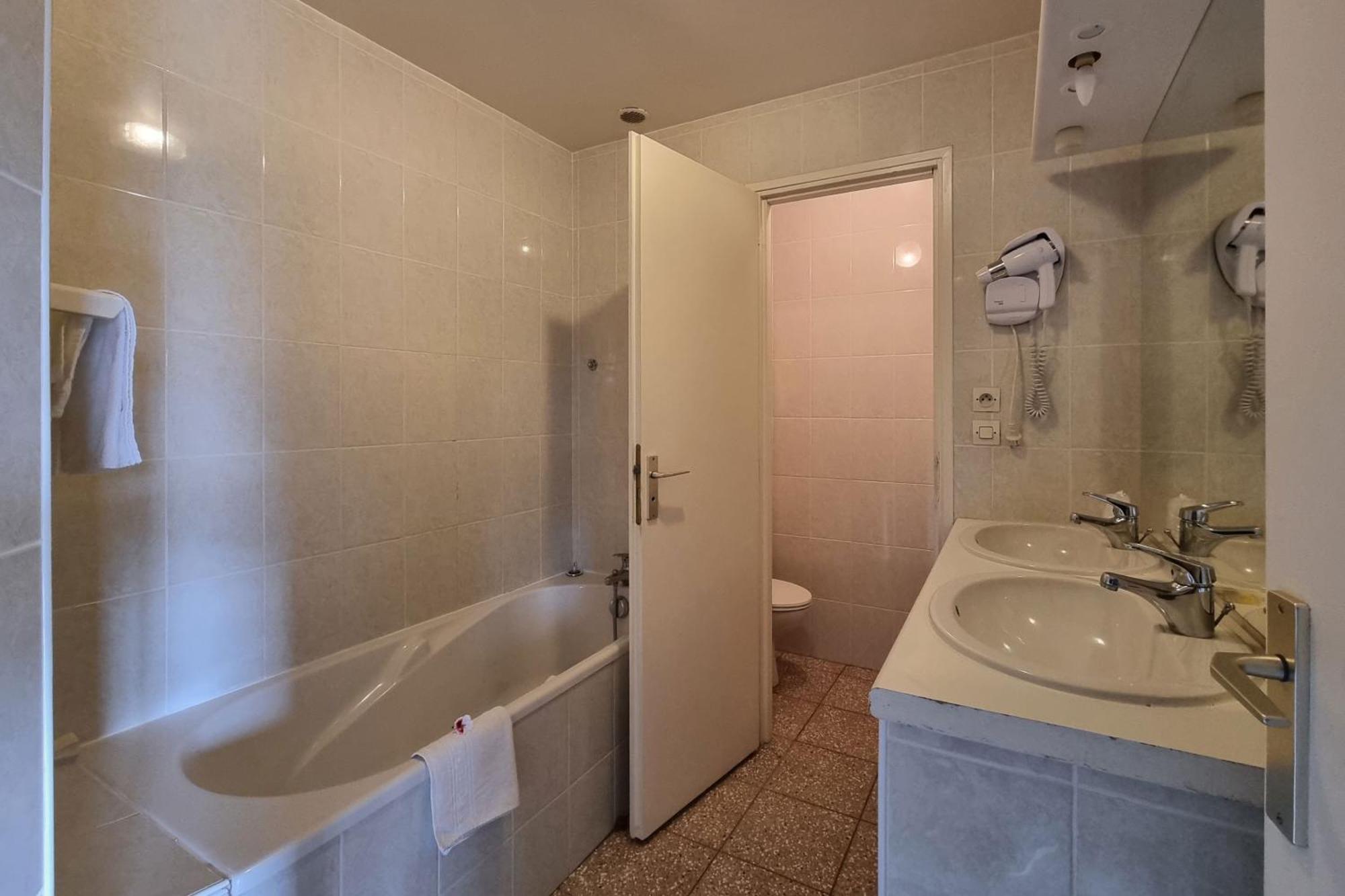 Le Catalan - Hotel Et Appartements Mont-Louis Exteriör bild