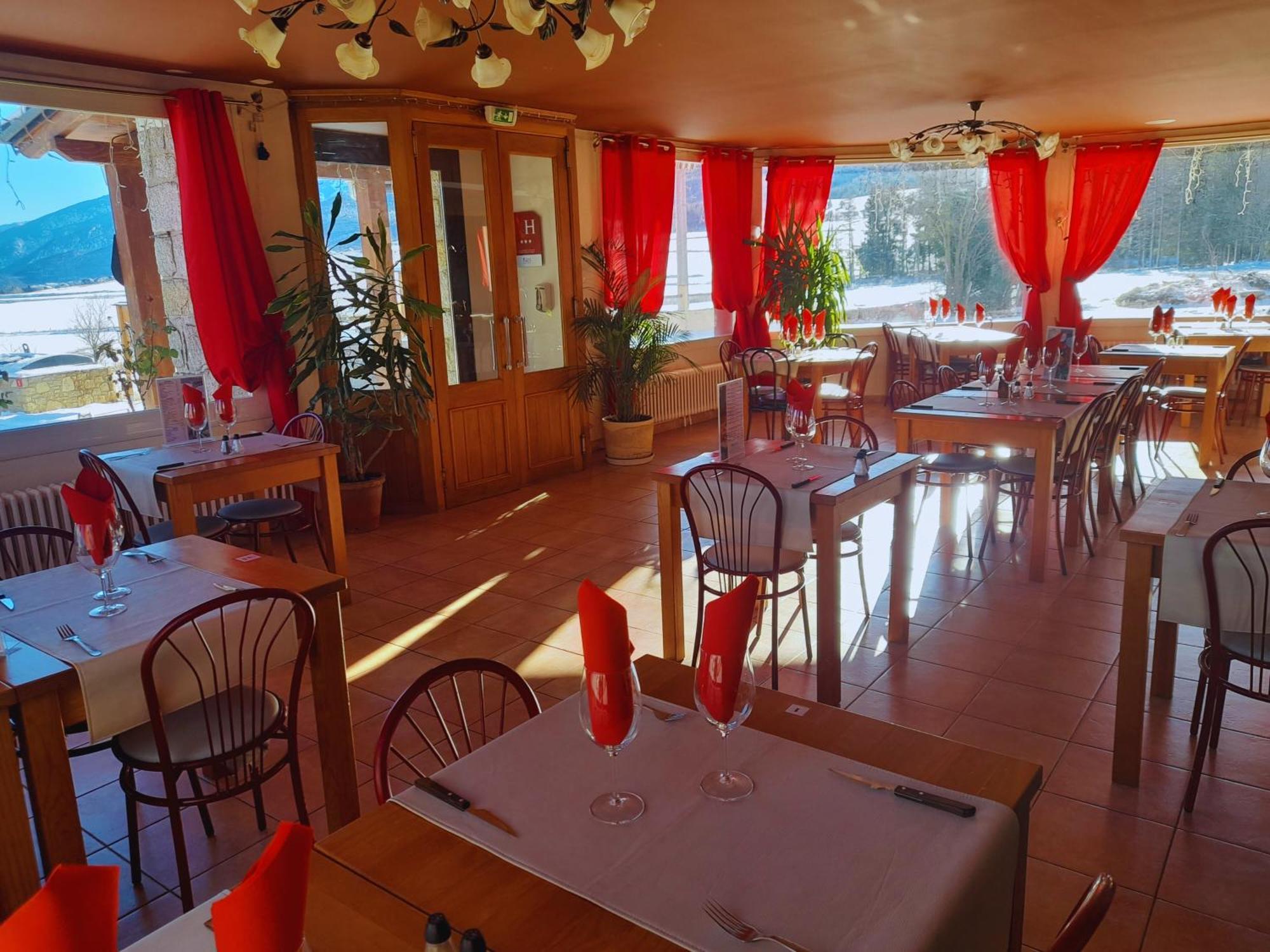 Le Catalan - Hotel Et Appartements Mont-Louis Exteriör bild