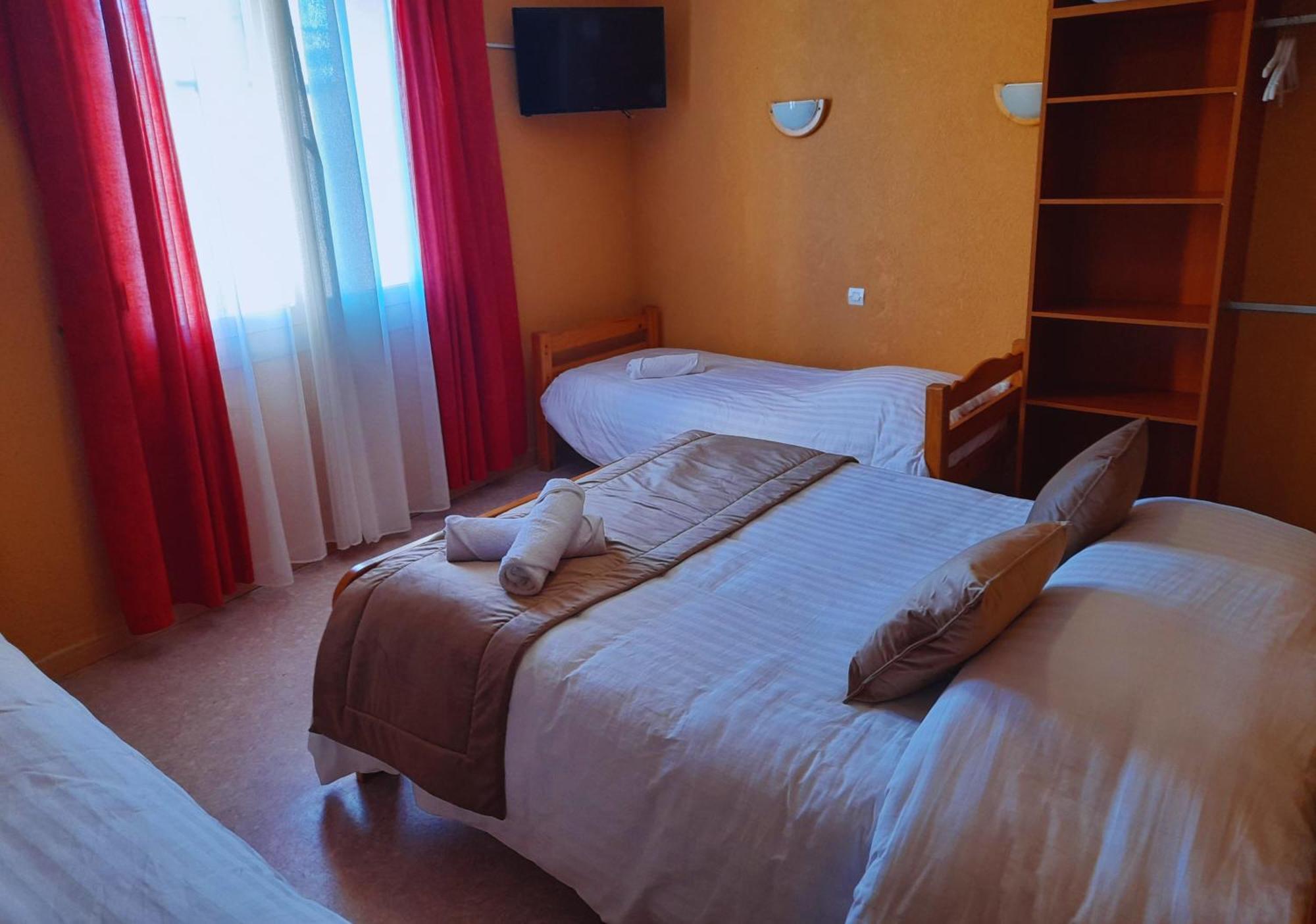 Le Catalan - Hotel Et Appartements Mont-Louis Exteriör bild