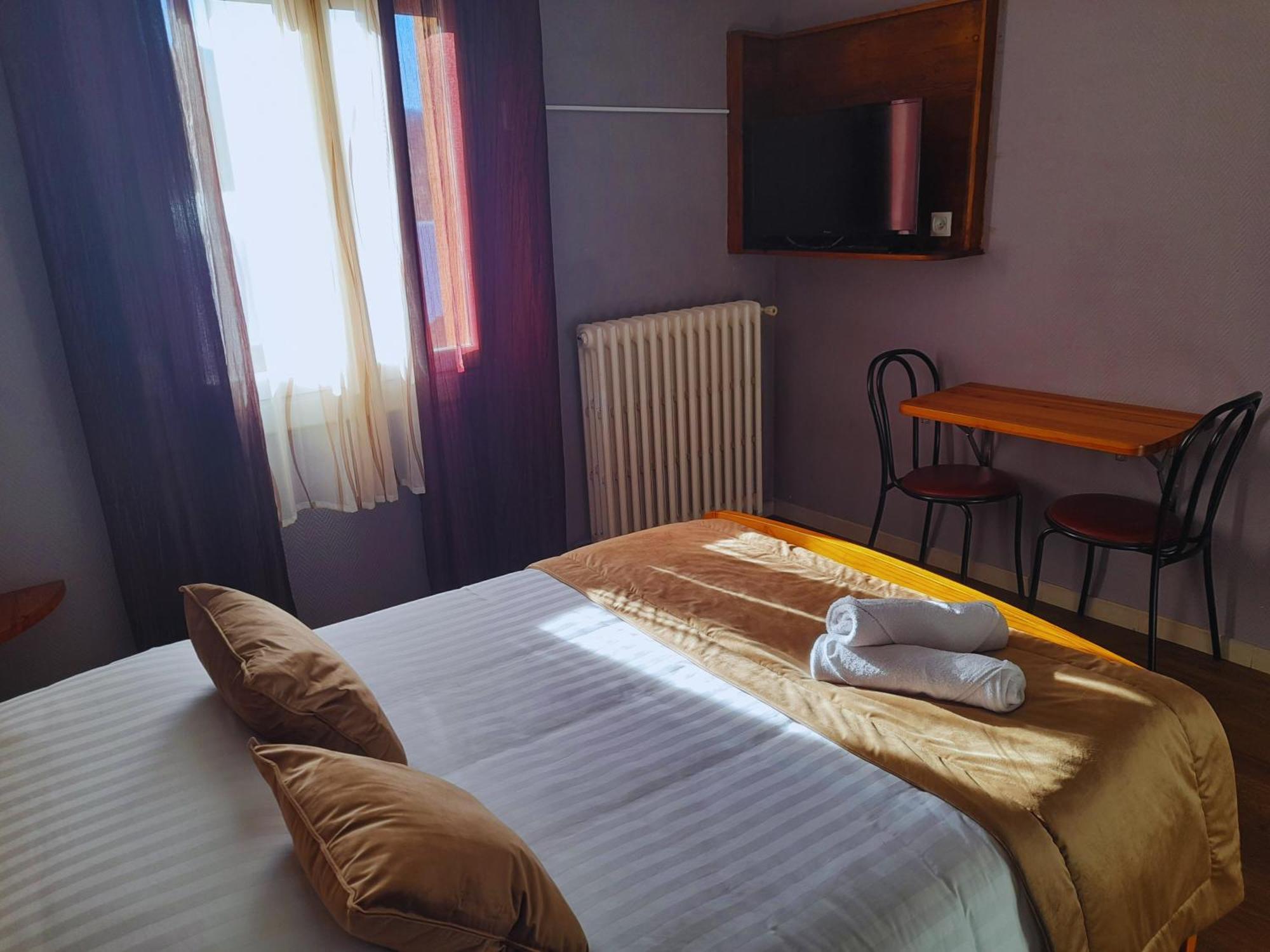 Le Catalan - Hotel Et Appartements Mont-Louis Exteriör bild
