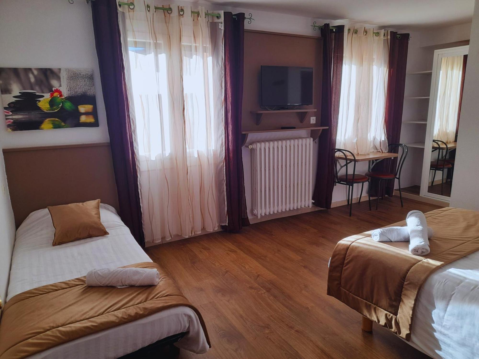 Le Catalan - Hotel Et Appartements Mont-Louis Exteriör bild
