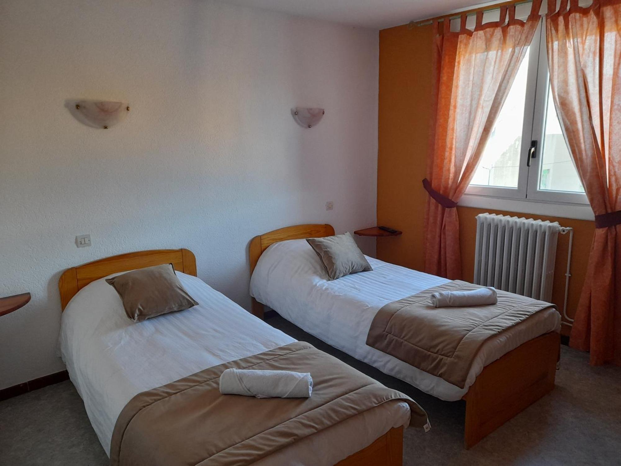 Le Catalan - Hotel Et Appartements Mont-Louis Exteriör bild